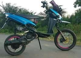 Aktivitas ini tentu membutuhkan biaya besar, terutama modifikasi modifikasi mio. Waaw Yamaha Mio Disulap Jadi Trail Naiknya Dibilang Pakai Tangga Gridoto Com