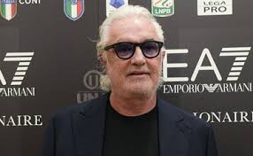 Nel suo locale, chiuso dal 17 agosto, focolaio con oltre 50 positivi. Flavio Briatore Positivo Al Covid Ricoverato In Condizioni Serie Billionaire Boom Di Casi Il Tempo