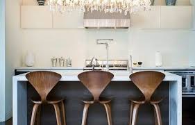 El taburete pub es un taburete de estilo clásico y muy elegante, ideal para cocinas americanas o para barras de bar. El Taburete Ideal Para La Isla De Tu Cocina Alago Estudio Bilbao