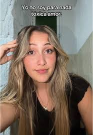 Samantha Palos's Instagram, Twitter & Facebook