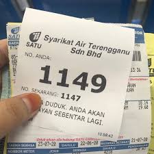 Seorang pengusaha nasi ganja, norharizan hassan, 41, berkata, setiap pagi dia terpaksa 'membazirkan' air. Syarikat Air Terengganu Satu