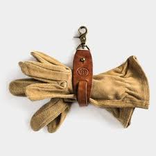 Epingle Sur Cuir