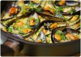 N Oubliez Pas Les Frites Maison Pour Accompagner Ces Delicieuses Moules R Recette De Plat Recettes Poissons Et Fruits De Mer Recettes De Cuisine Portugaise