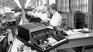 Millionen von menschen in der ganzen welt reisen gern. Leben In Der Ddr Alltag Ddr Geschichte Planet Wissen