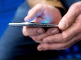 Ist der test positiv, bleibt er in der app so lange vermerkt, bis der getestete das ergebnis teilt. Warn App Positiv Getestete Konnen Sich Uber Hotline Melden Sicherheit Apps