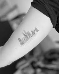 The attention to detail in this tattoo is stunning. London Skyline Tattoo By Oscar Jesus Tattoogrid Net
