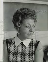 Beverly Foster's Instagram, Twitter & Facebook