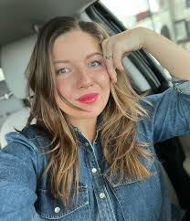 Jessica Streit's Instagram, Twitter & Facebook