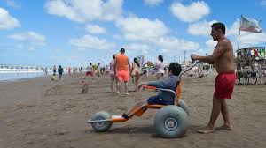 Playa inclusiva: el balneario de Villa Gesell que es un ejemplo en la Costa  Atlántica - Infobae
