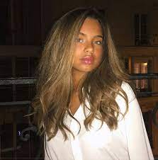 Straight hair hairstyles for mixed girls. Pin By Bougielife On Paola Locatelli Hair Styles Mixed Girl Hairstyles Pretty Hairstyles