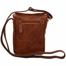 Portée en bandoulière, on peut l'emporter partout avec soi. Sac Bandouliere Cuir Homme Marron Old Angler