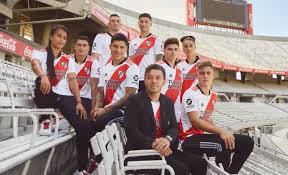 Emocionante pero te falto contar un año de tu historia. Qvpuog52heyuum