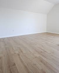 A Review Of Pergo Outlast Our New Laminate Wood Flooring This Pergo Outlast Review Covers The Laminate Flooring Colors Brown Laminate Flooring House Flooring