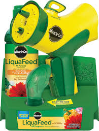 Apply the lawn food as evenly as possible whilst walking up and down your lawn. Buy Miracle Gro Liquafeed Starter Kit Hose End Sprayer 16 Oz