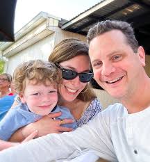 Do you remember your first cannoli? #jaggerskhy #pinkiesup #datenight  @inrivaeastfalls @teribenn