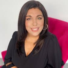 Lauren Eck's Instagram, Twitter & Facebook