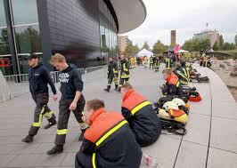 Gewinn, steuern, umsatz, mitarbeiter die visualisierungen zu arag holding se, düsseldorf werden von north data zur. 9 Skyrun Der Feuerwehr Dusseldorf Im Arag Tower