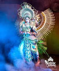 Vickie marie milagrosa sausa rushton (born may 8, 1992), more popularly known as vickie rushton, is a filipino actress, model and beauty pageant titleholder who was crowned mutya ng pilipinas 2011 and binibining pilipinas 2018 1st runner up. Photos Our 8 Favorite National Costume Looks From Bb Pilipinas 2021 L Fe The Philippine Star