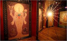 Here we have 12 techniques to painting antique mirrors. At Chapel Of Sacred Mirrors Art Appreciation May Require A Third Eye The New York Times