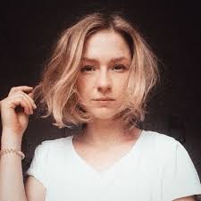 Stella Lorenz (@tollgruen_)