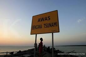 Jadi simak ulsan dan lihat videonya. Kalau Tsunami Hantam Pantai Selatan Blitar Cuma 16 Menit Waktu Untuk Selamatkan Diri