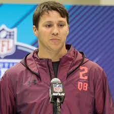 Smith recounts the conversation he had with potential no. Josh Allen S Deleted Tweets Didn T Keep The Bills From Drafting Him Sbnation Com