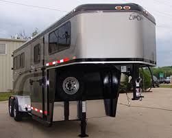 7,000 lbs gvw, torsion axles. 2 Horse Gooseneck Horsetrailer With Dressing Room