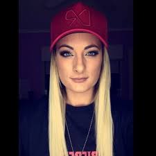 Lilly Street's Instagram, Twitter & Facebook