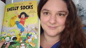 Smelly Socks by Robert Munsch (READ ALOUD)