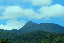 Ku ukir namamu di awan gunung jerai. Mount Jerai Mischief Traveling Bytes