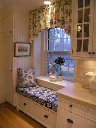 window nook in kitchen where current dr window is nestle between a count and a pantry haus interieurs schlafzimmerrenovierung zuhause