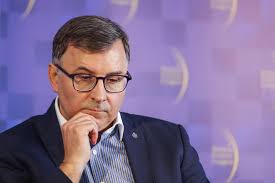 Zausznik premiera mateusza morawieckiego zbigniew jagiełło złożył rezygnację z funkcji prezesa państwowego banku pko bp, jak również ze składu zarządu banku. C7fldzbpfrukhm