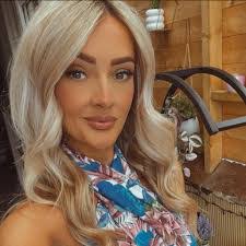 Becky Hardy's Instagram, Twitter & Facebook