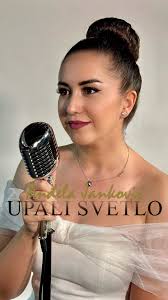 Profesor Solo Pevanja: Nada Jovanovic Svet Pevanja by Nada Biografija:  Rođena u Nišu. Potiče iz muzičke porodice. Od svoje 16-te godine je  učestvovala na mnogim festivalima gde je dobijala nagrade za najboljeg