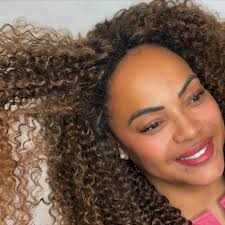 Pega essa fibra INCRÍVEL ✨ . Parceria nova com a loja @crystallhairoficial  você só encontra essa fibra lá, fibra de extrema qualidade e muito macia,  quer saber o nome dela ? Comente “