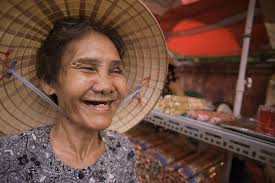 Mujer Vietnamita Con Pañuelo En La Cara Foto de archivo editorial