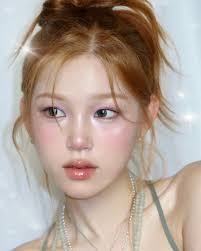 妆容分析｜ins韩女清透水光冷粉紫妆容🫧