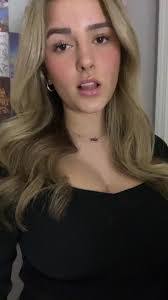 Elizabeth Weyer's Instagram, Twitter & Facebook