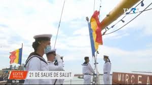 Ziua de astazi este despre navigatori, si oameni din domeniu, categorie profesionala care starneste interesul general doar de ziua marinei sau particular in pragul alegerilor. Ziua Marinei 2020 Ceremonialul RidicÄƒrii Pavilionului Geacului Si A Marelui Pavoaz Tvr1 Youtube