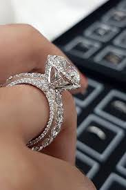 10 Fresh Engagement Ring Trends For 2018 Engagement Ring Trends Uniqu Round Diamond Engagement Rings Womens Engagement Rings Diamond Engagement Wedding Ring