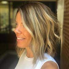 Here, you have black hair with blue highlights that is given a boost thanks to the chunky waves. Chunky Highlights The Complete Guide Wella Professionals