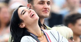 Salut chris j'espère que la santé va bien bisous ; Dua Lipa Macht Es Offiziell Das Ist Ihr Neuer Bigfm