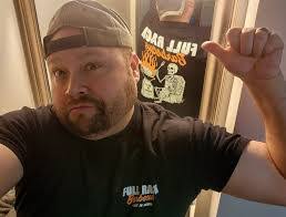 Aaron Aberle's Instagram, Twitter & Facebook