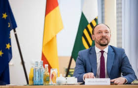 Geboren am 10.10.1975 in chemnitz, vier kinder, evangelisch. Mussen Wir Wirklich Das Ganze Land Stilllegen Interview Des Wochenendspiegels Mit Marco Wanderwitz 15 01 2021 Cdu Kreisverband Zwickau