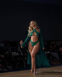 Tag: curvy - Alrincon.com