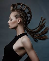 10 Coiffures Tressees Comme Des œuvres D Art Nous Ne Pouvons Pas Simplement Dire Tisser Artistic Hair Braided Hairstyles Hair Shows