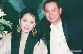 主演：马国明 岑丽香 商天娥 龚慈恩 吴岱融 李国麟 张颕康 陈自瑶 吴业坤. å¥¹æœ€ç¾Žç¨‹çµç´  å´é­ä¸¤ä»»ä¸ˆå¤«èƒŒå› å¦‚ä»Š56å²ä¸Žå­å¥³ç›¸ä¾ä¸ºå'½ å¤©å¤©è¦é—»