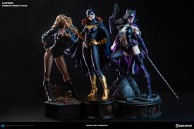 Birds Of Prey Dc Comics Characters The Exclusive Huntress Premium Format Figure Is Available At Sideshow Com For Fans Of Dc Comics Birds Of Prey An Huntress Dc Comics Dc Comics Characters Heroes