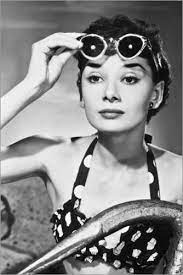 Always accessorize and hepburn's confidence made this boyish look shine. Celebrity Collection Audrey Hepburn Mit Sonnenbrille Poster Online Bestellen Posterlounge De