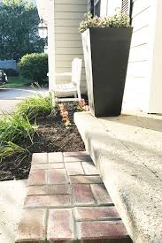 Stones come in a wide variety of shapes, sizes, and colors which easily caters to just about every style. 20 Diy Front Step Ideas Creative Ideas For Front Entry Steps